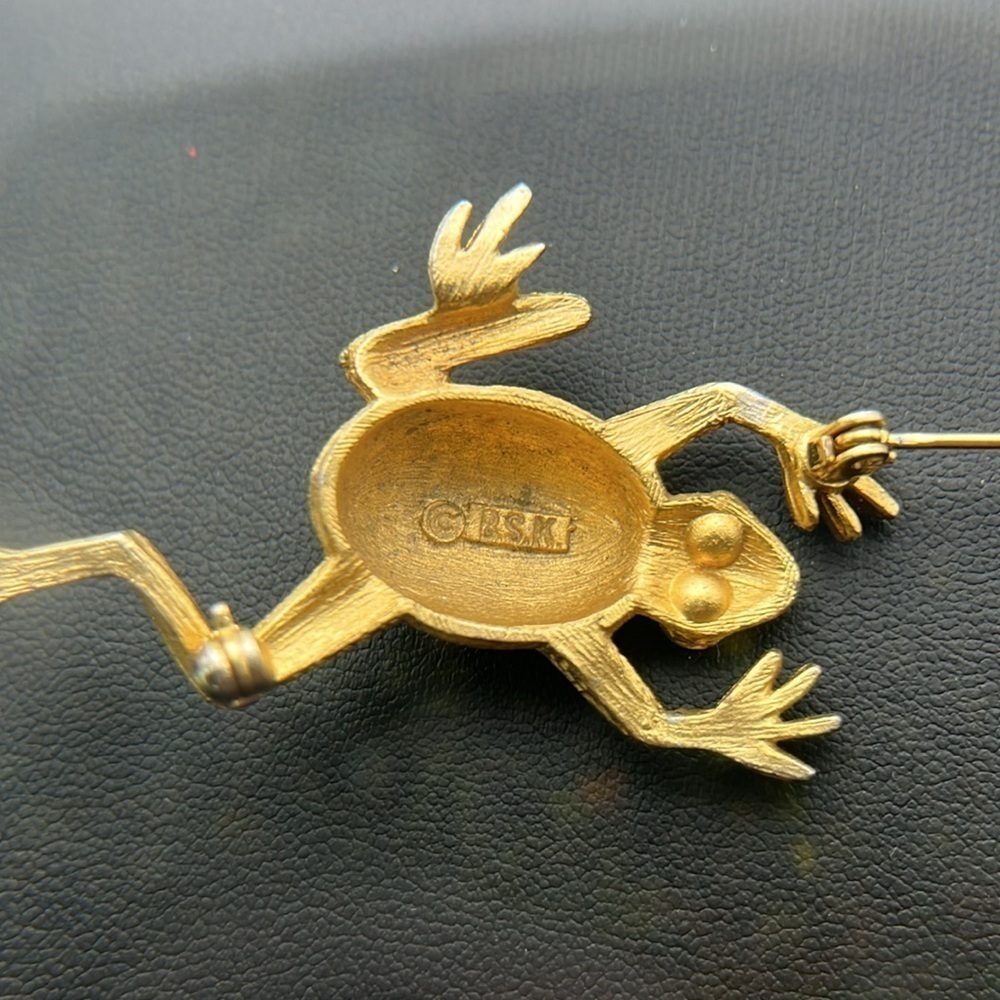 Vintage gold tone textured froggy frog pin brooch red eyes - Picture 7 of 11